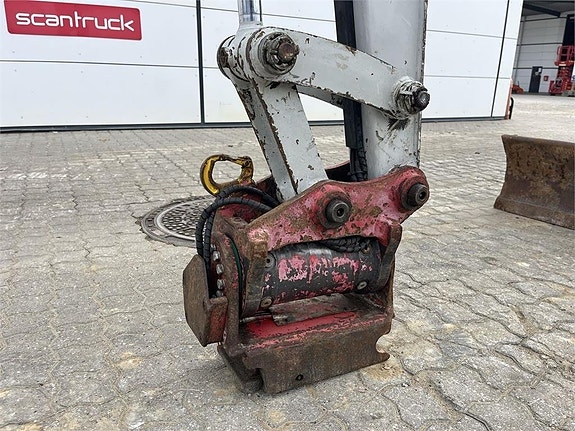 Takeuchi TB235-2 9 of 10