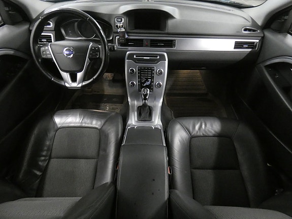 Volvo V70 12 of 16