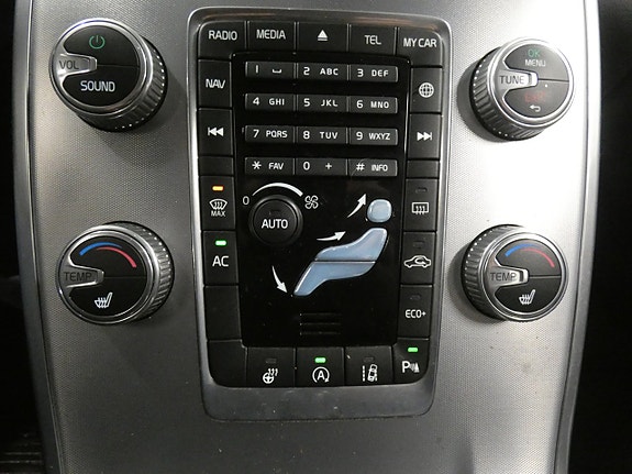 Volvo V70 10 of 16