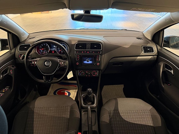 Volkswagen Polo 13 of 19