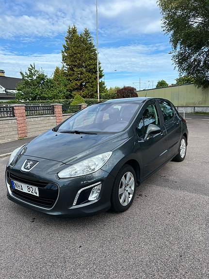Peugeot 308 2 of 7