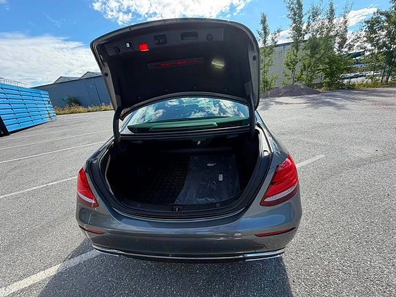 Mercedes-Benz E220 d 4 of 8