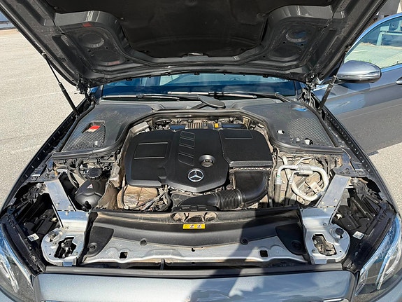 Mercedes-Benz E220 d 3 of 8
