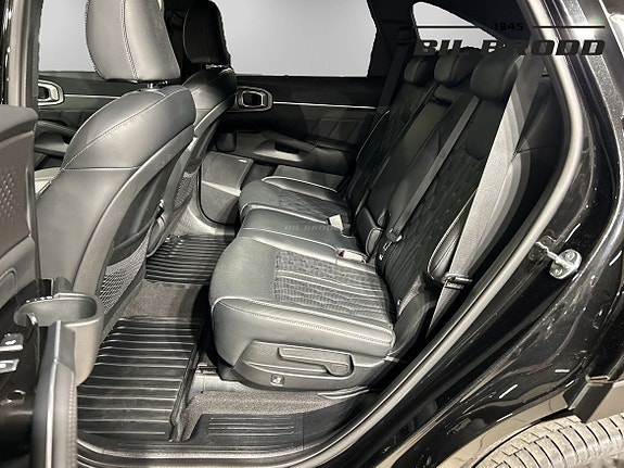 Kia Sorento 9 of 14