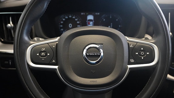 Volvo XC60 16 of 27