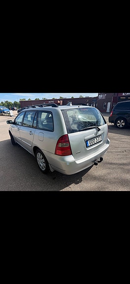 Toyota Corolla 3 of 6
