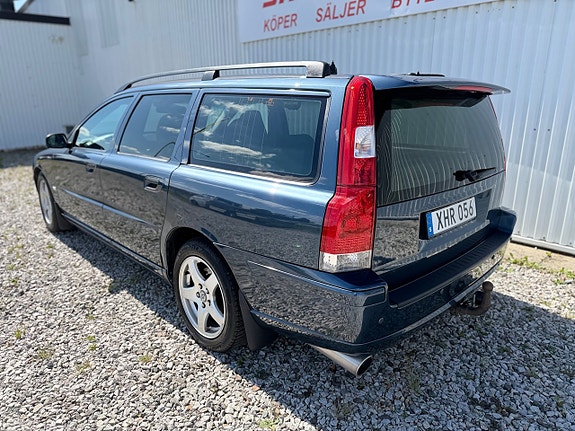 Volvo V70 3 of 12