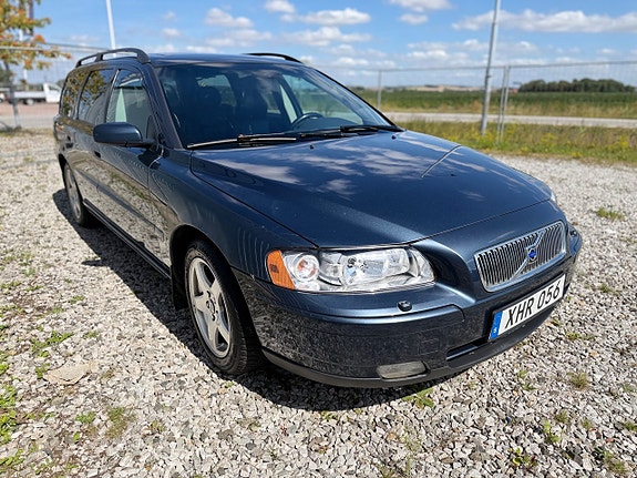 Volvo V70 2 of 12
