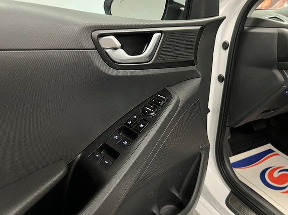 Hyundai IONIQ 11 of 29
