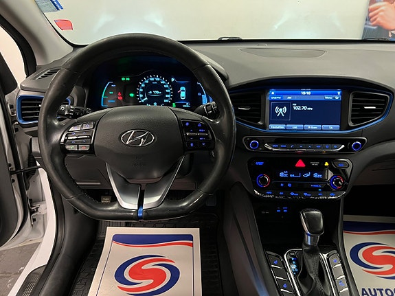 Hyundai IONIQ 18 of 29