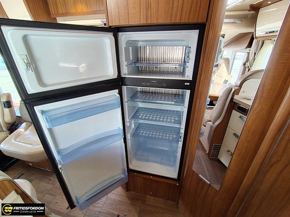 Hymer B 680 Hydraliska stödben Aut 13 of 20