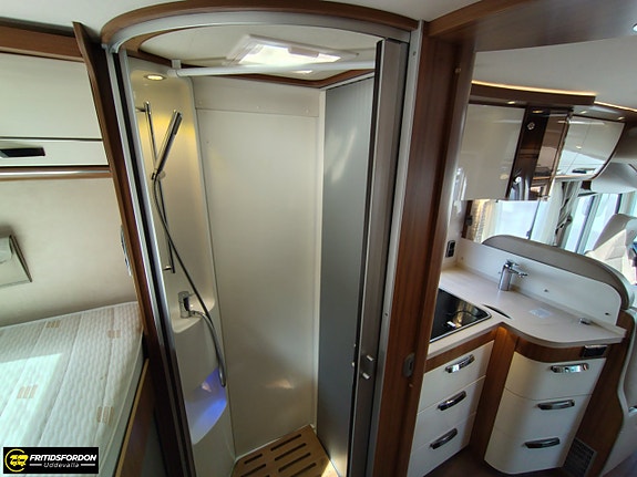 Hymer B 680 Hydraliska stödben Aut 17 of 20