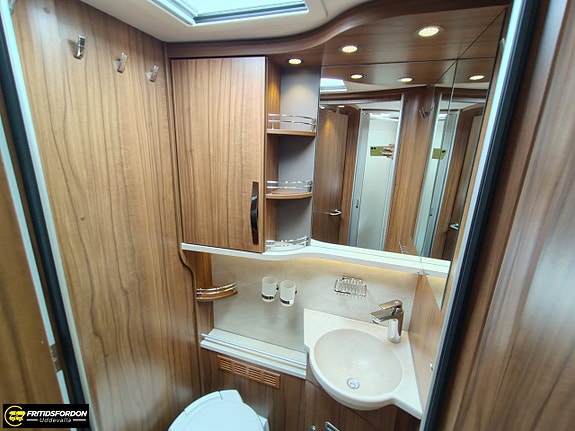 Hymer B 680 Hydraliska stödben Aut 19 of 20