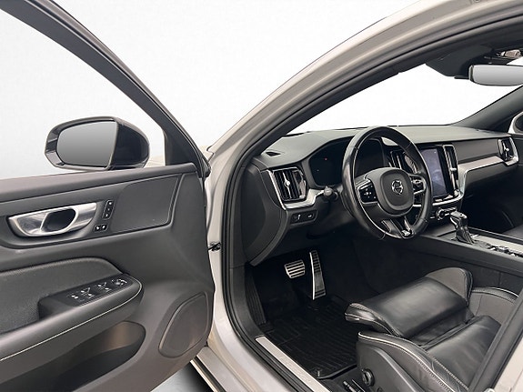 Volvo S60 11 of 30