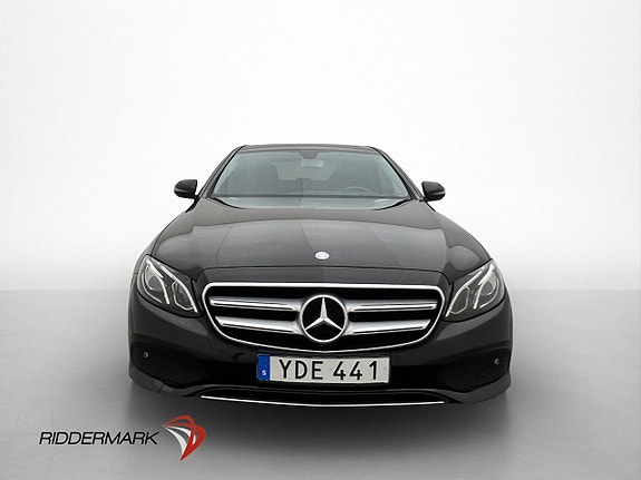 Mercedes-Benz E220 2 of 30