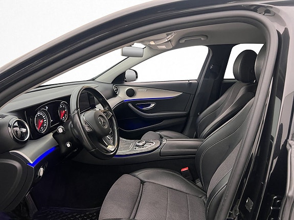 Mercedes-Benz E220 11 of 30