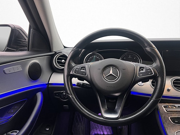 Mercedes-Benz E220 13 of 30