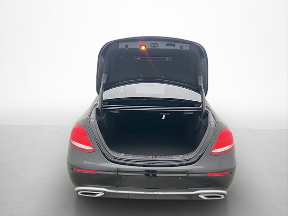 Mercedes-Benz E220 26 of 30