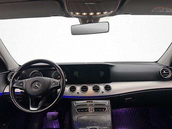 Mercedes-Benz E220 12 of 30