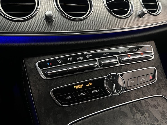 Mercedes-Benz E220 21 of 30