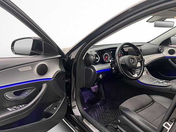 Mercedes-Benz E220 10 of 30