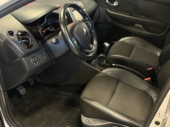 Renault Clio 12 of 14