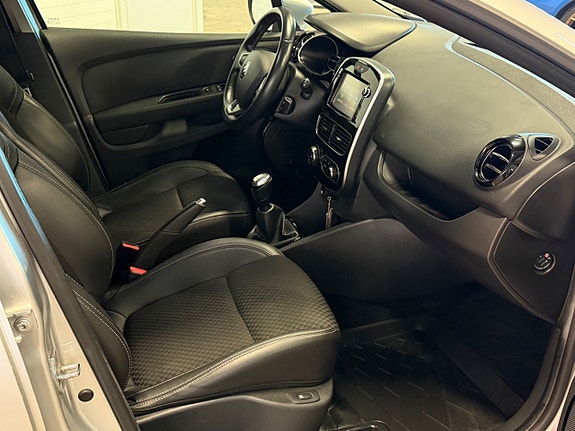 Renault Clio 8 of 14