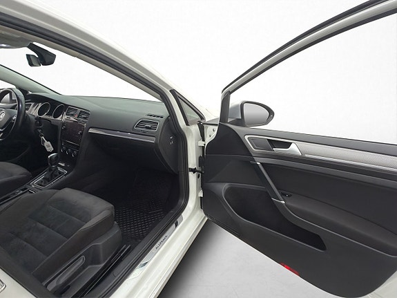 Volkswagen Golf Alltrack 24 of 30