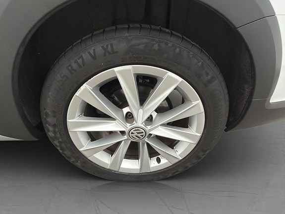 Volkswagen Golf Alltrack 29 of 30