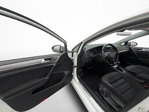 Volkswagen Golf Alltrack 11 of 30