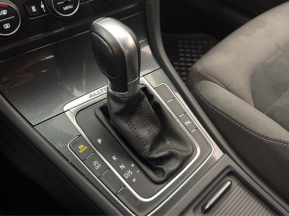 Volkswagen Golf Alltrack 22 of 30