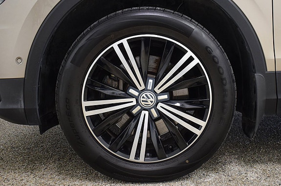 Volkswagen Tiguan 27 of 29