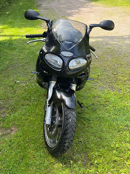 Triumph Sprint 955i RS 3 of 4