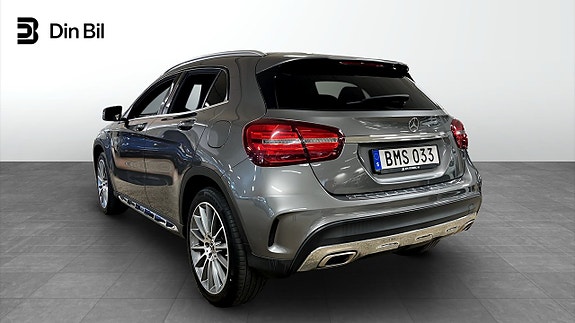 Mercedes-Benz GLA180 4 of 14