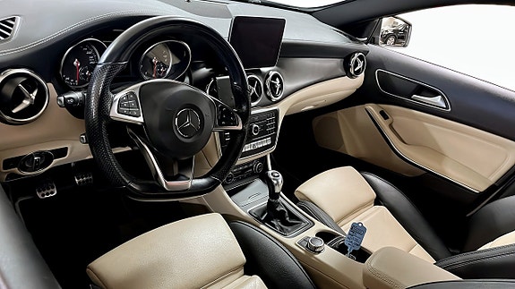 Mercedes-Benz GLA180 8 of 14