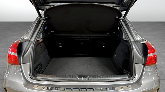 Mercedes-Benz GLA180 13 of 14