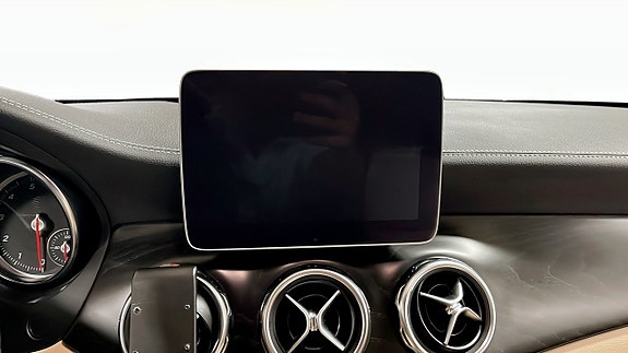 Mercedes-Benz GLA180 10 of 14