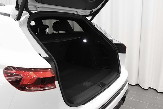 Audi Q6 e-tron 4 of 8