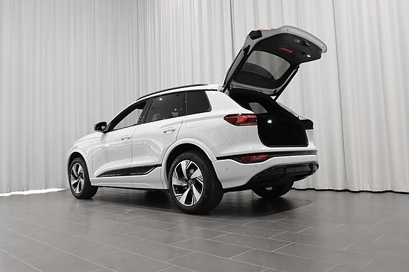 Audi Q6 e-tron 3 of 8