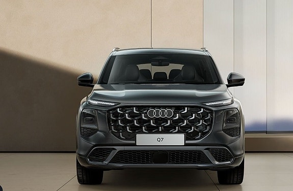 Audi Q7 2 of 5