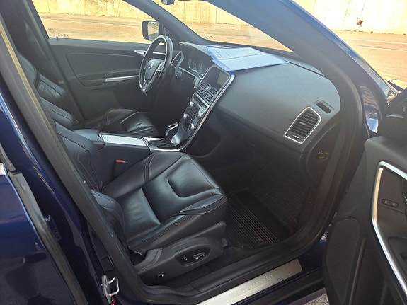 Volvo XC60 18 of 30