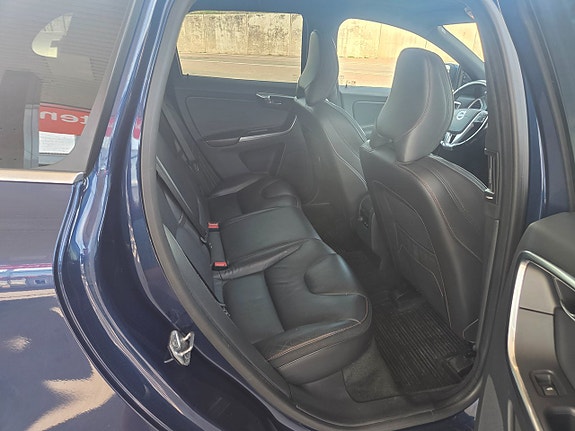 Volvo XC60 16 of 30