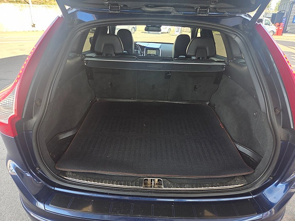 Volvo XC60 14 of 30