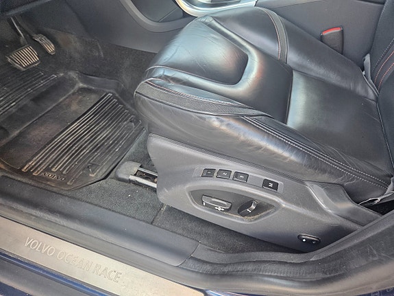 Volvo XC60 7 of 30