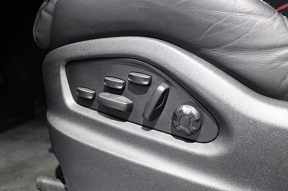 Porsche Cayenne 10 of 22