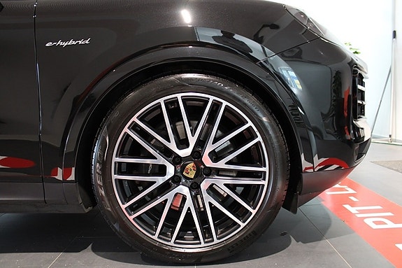 Porsche Cayenne 7 of 22
