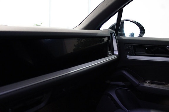 Porsche Cayenne 18 of 22