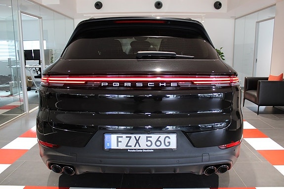 Porsche Cayenne 3 of 22