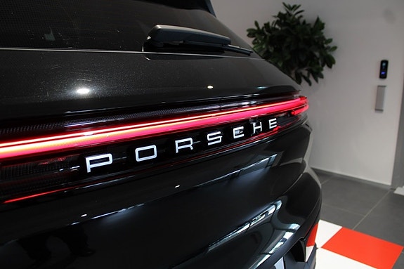 Porsche Cayenne 4 of 22
