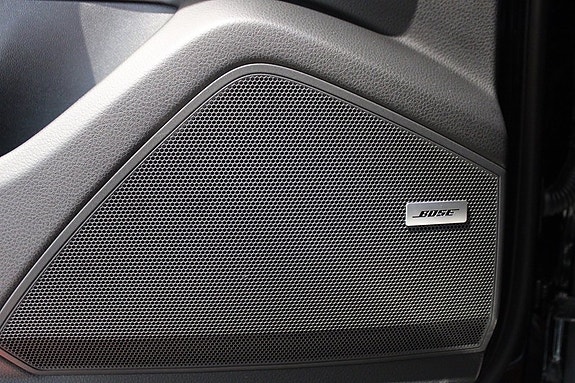 Porsche Cayenne 9 of 22